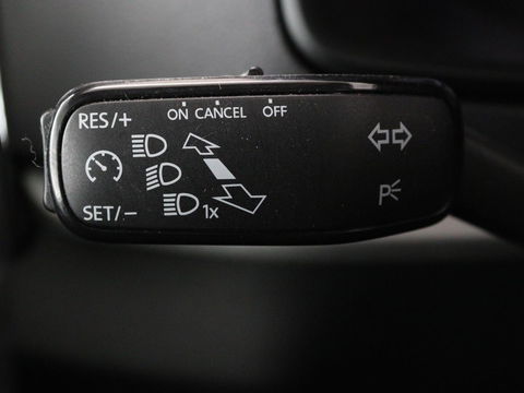 Škoda Karoq 1.0 TSI Business Edition | Panoramadak | Stoelverwarming | Trekhaak | Carplay | Navigatie | Climate control | Parkeerhulp | Cruise control
