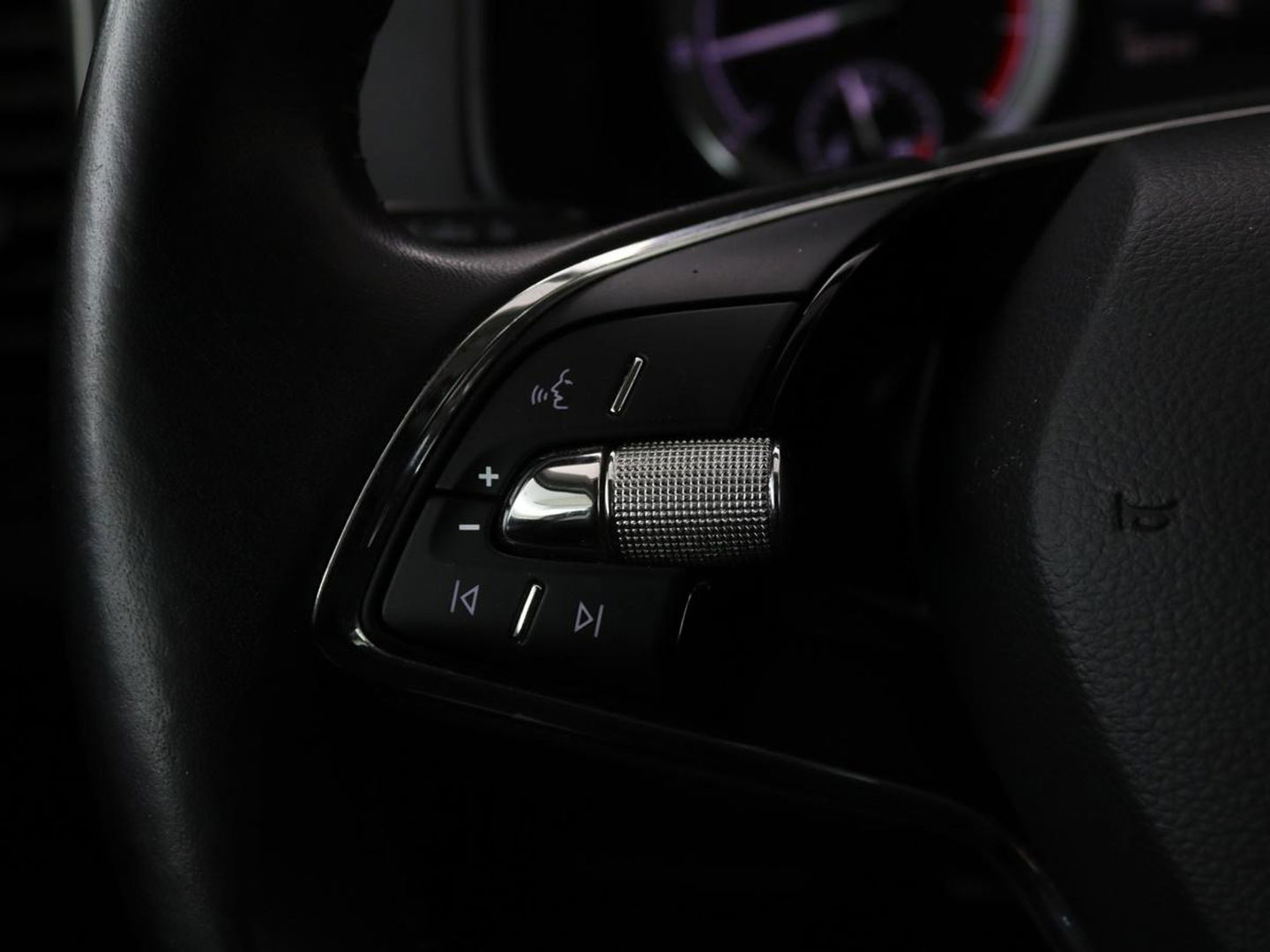 Škoda Karoq 1.0 TSI Business Edition | Panoramadak | Stoelverwarming | Trekhaak | Carplay | Navigatie | Climate control | Parkeerhulp | Cruise control