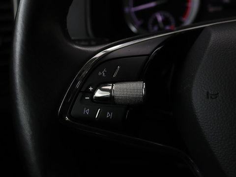 Škoda Karoq 1.0 TSI Business Edition | Panoramadak | Stoelverwarming | Trekhaak | Carplay | Navigatie | Climate control | Parkeerhulp | Cruise control