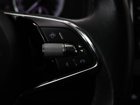 Škoda Karoq 1.0 TSI Business Edition | Panoramadak | Stoelverwarming | Trekhaak | Carplay | Navigatie | Climate control | Parkeerhulp | Cruise control