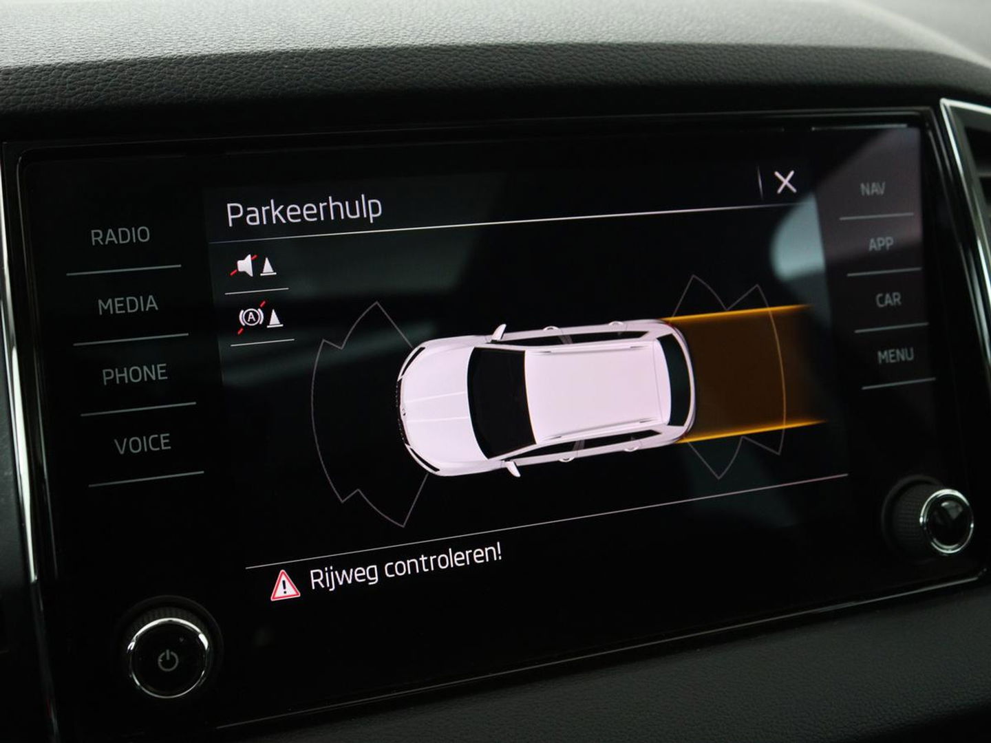 Škoda Karoq 1.0 TSI Business Edition | Panoramadak | Stoelverwarming | Trekhaak | Carplay | Navigatie | Climate control | Parkeerhulp | Cruise control