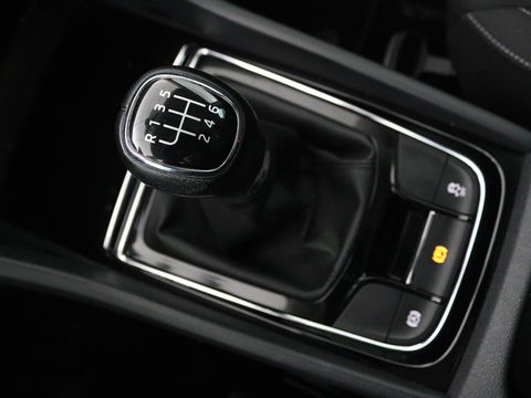 Škoda Karoq 1.0 TSI Business Edition | Panoramadak | Stoelverwarming | Trekhaak | Carplay | Navigatie | Climate control | Parkeerhulp | Cruise control
