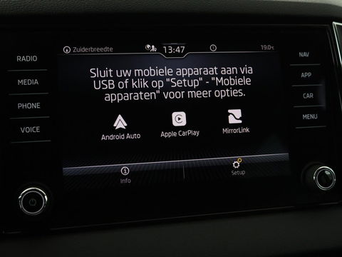Škoda Karoq 1.0 TSI Business Edition | Panoramadak | Stoelverwarming | Trekhaak | Carplay | Navigatie | Climate control | Parkeerhulp | Cruise control