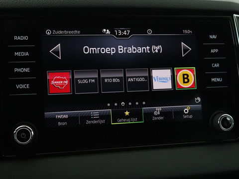 Škoda Karoq 1.0 TSI Business Edition | Panoramadak | Stoelverwarming | Trekhaak | Carplay | Navigatie | Climate control | Parkeerhulp | Cruise control