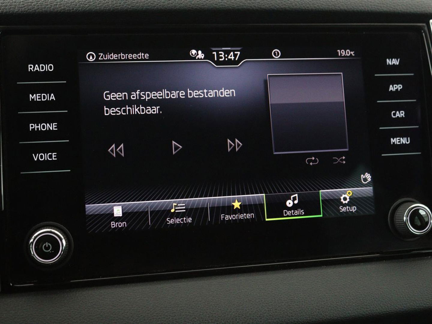 Škoda Karoq 1.0 TSI Business Edition | Panoramadak | Stoelverwarming | Trekhaak | Carplay | Navigatie | Climate control | Parkeerhulp | Cruise control