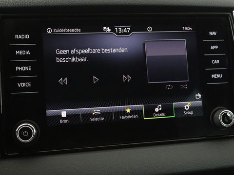 Škoda Karoq 1.0 TSI Business Edition | Panoramadak | Stoelverwarming | Trekhaak | Carplay | Navigatie | Climate control | Parkeerhulp | Cruise control