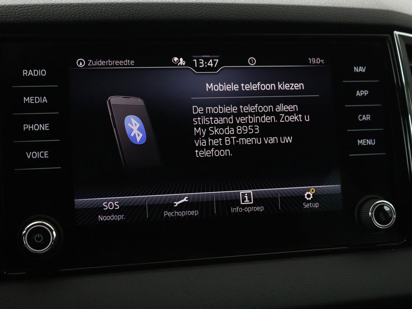 Škoda Karoq 1.0 TSI Business Edition | Panoramadak | Stoelverwarming | Trekhaak | Carplay | Navigatie | Climate control | Parkeerhulp | Cruise control