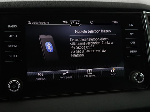 Škoda Karoq 1.0 TSI Business Edition | Panoramadak | Stoelverwarming | Trekhaak | Carplay | Navigatie | Climate control | Parkeerhulp | Cruise control