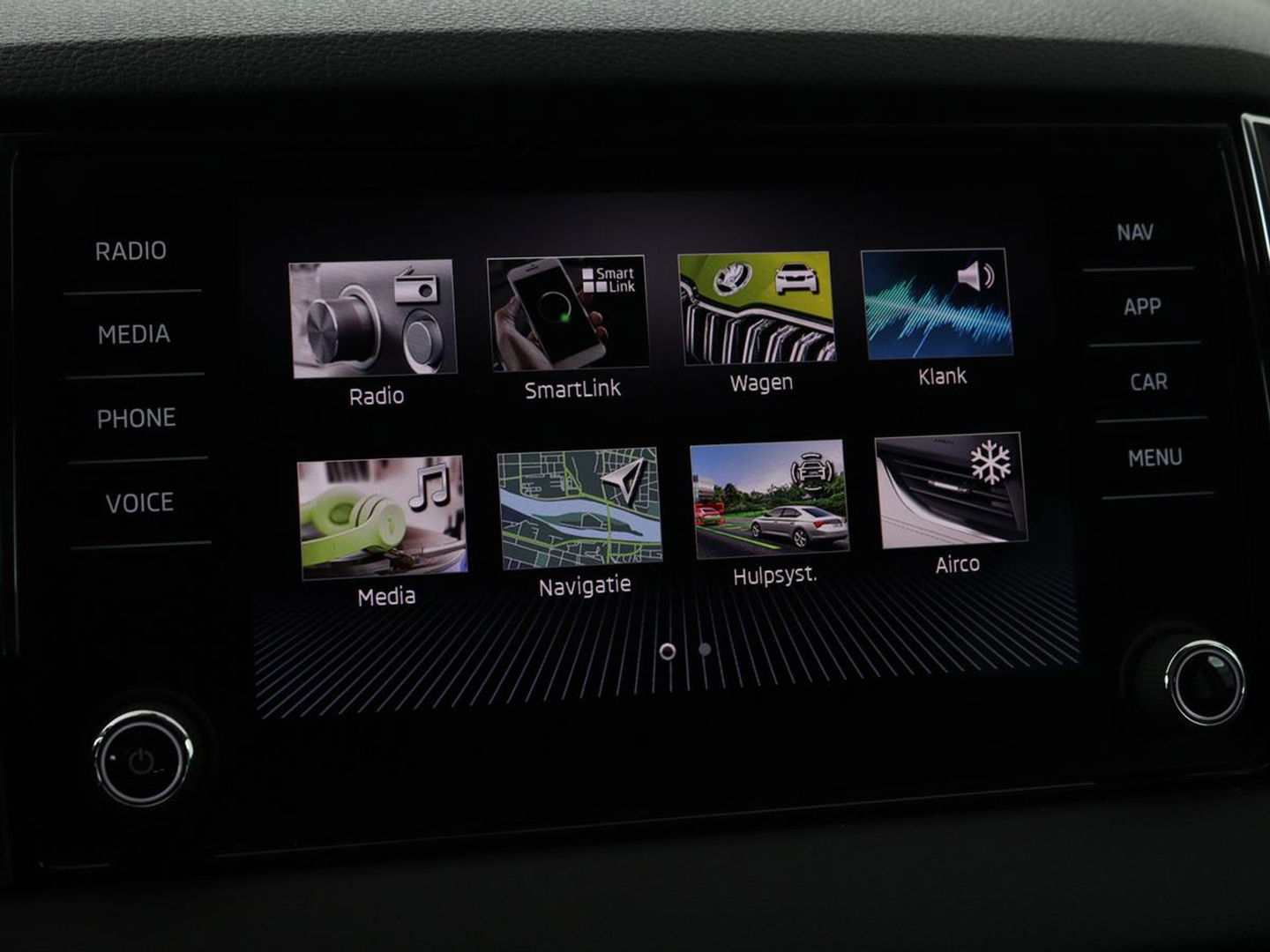 Škoda Karoq 1.0 TSI Business Edition | Panoramadak | Stoelverwarming | Trekhaak | Carplay | Navigatie | Climate control | Parkeerhulp | Cruise control