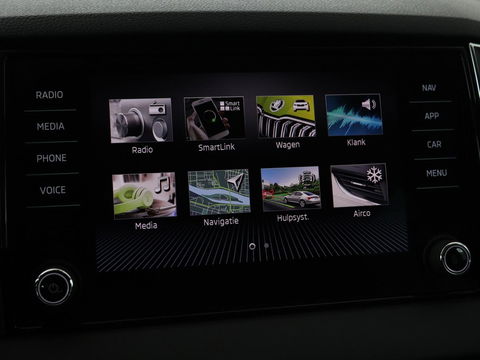 Škoda Karoq 1.0 TSI Business Edition | Panoramadak | Stoelverwarming | Trekhaak | Carplay | Navigatie | Climate control | Parkeerhulp | Cruise control