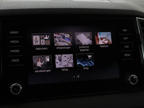 Škoda Karoq 1.0 TSI Business Edition | Panoramadak | Stoelverwarming | Trekhaak | Carplay | Navigatie | Climate control | Parkeerhulp | Cruise control