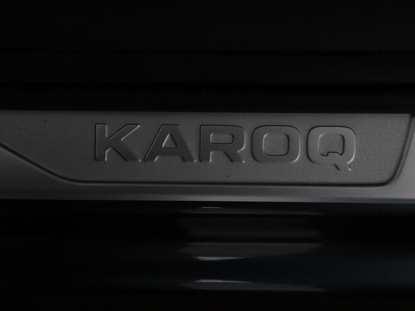 Škoda Karoq 1.0 TSI Business Edition | Panoramadak | Stoelverwarming | Trekhaak | Carplay | Navigatie | Climate control | Parkeerhulp | Cruise control
