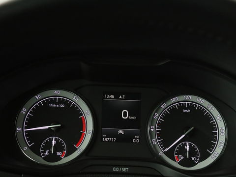 Škoda Karoq 1.0 TSI Business Edition | Panoramadak | Stoelverwarming | Trekhaak | Carplay | Navigatie | Climate control | Parkeerhulp | Cruise control