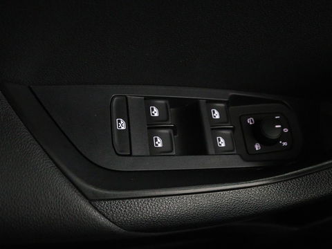 Škoda Karoq 1.0 TSI Business Edition | Panoramadak | Stoelverwarming | Trekhaak | Carplay | Navigatie | Climate control | Parkeerhulp | Cruise control