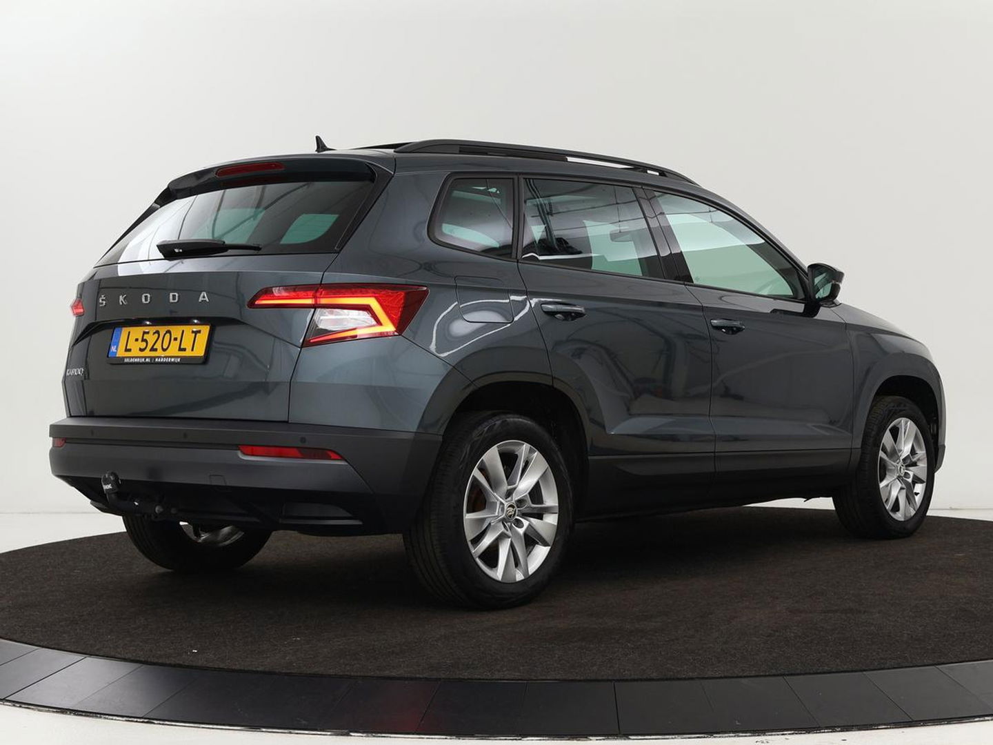 Škoda Karoq 1.0 TSI Business Edition | Panoramadak | Stoelverwarming | Trekhaak | Carplay | Navigatie | Climate control | Parkeerhulp | Cruise control