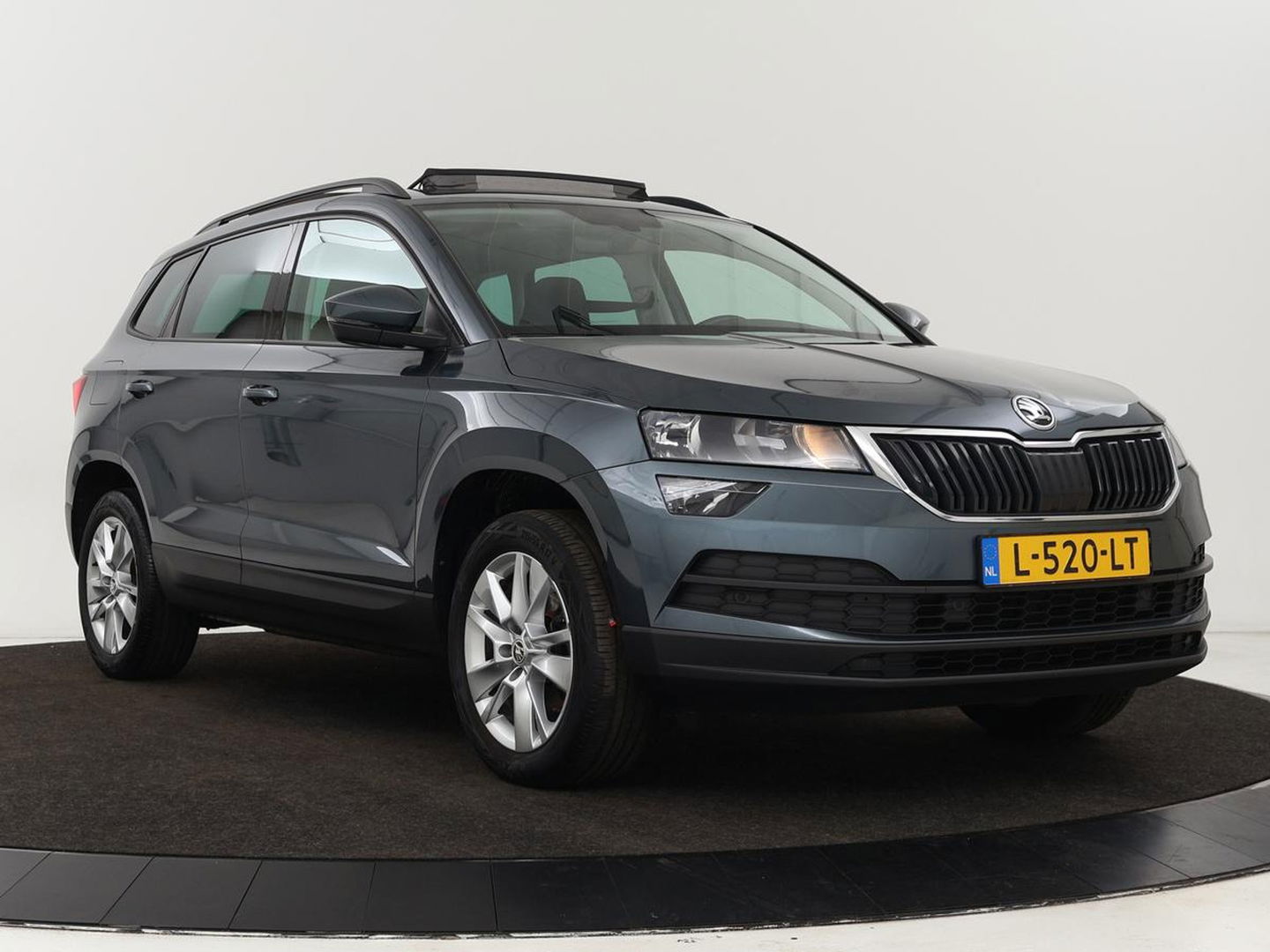 Škoda Karoq 1.0 TSI Business Edition | Panoramadak | Stoelverwarming | Trekhaak | Carplay | Navigatie | Climate control | Parkeerhulp | Cruise control