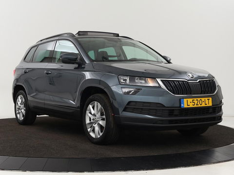Škoda Karoq 1.0 TSI Business Edition | Panoramadak | Stoelverwarming | Trekhaak | Carplay | Navigatie | Climate control | Parkeerhulp | Cruise control