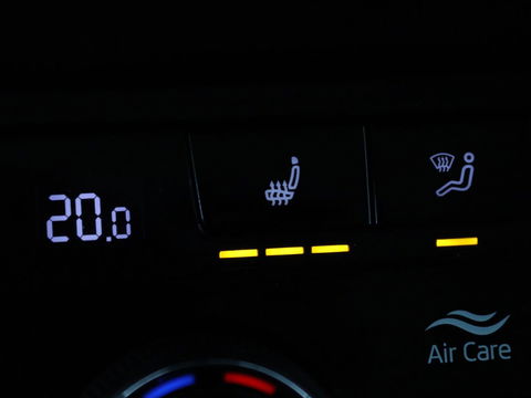 Škoda Karoq 1.0 TSI Business Edition | Panoramadak | Stoelverwarming | Trekhaak | Carplay | Navigatie | Climate control | Parkeerhulp | Cruise control