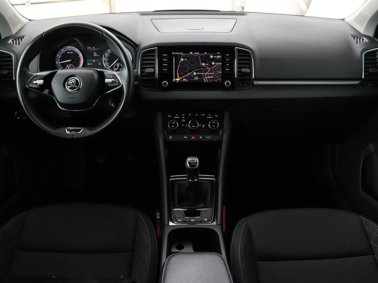 Škoda Karoq 1.0 TSI Business Edition | Panoramadak | Stoelverwarming | Trekhaak | Carplay | Navigatie | Climate control | Parkeerhulp | Cruise control