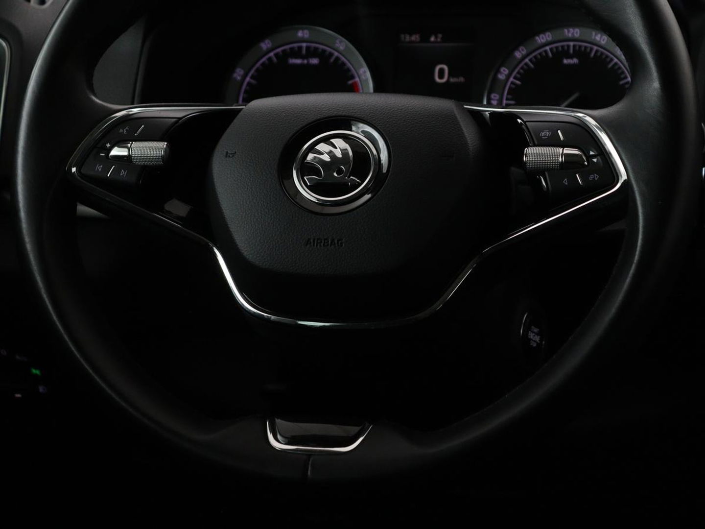 Škoda Karoq 1.0 TSI Business Edition | Panoramadak | Stoelverwarming | Trekhaak | Carplay | Navigatie | Climate control | Parkeerhulp | Cruise control