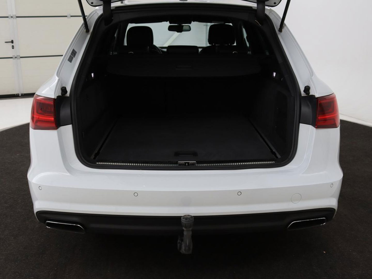 Audi A6 2.0 TFSI quattro S line | Stoelverwarming | Trekhaak | Leder/Alcantara | Camera | Navigatie | Achterbankverwarming | 20'' lichtmetalen velgen | Xenon | Parkeerhulp | Bluetooth