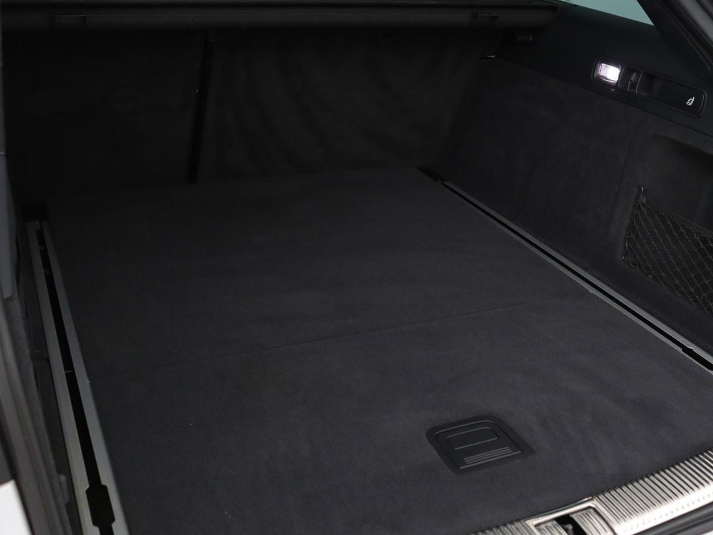 Audi A6 2.0 TFSI quattro S line | Stoelverwarming | Trekhaak | Leder/Alcantara | Camera | Navigatie | Achterbankverwarming | 20'' lichtmetalen velgen | Xenon | Parkeerhulp | Bluetooth