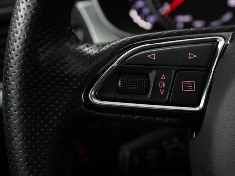 Audi A6 2.0 TFSI quattro S line | Stoelverwarming | Trekhaak | Leder/Alcantara | Camera | Navigatie | Achterbankverwarming | 20'' lichtmetalen velgen | Xenon | Parkeerhulp | Bluetooth