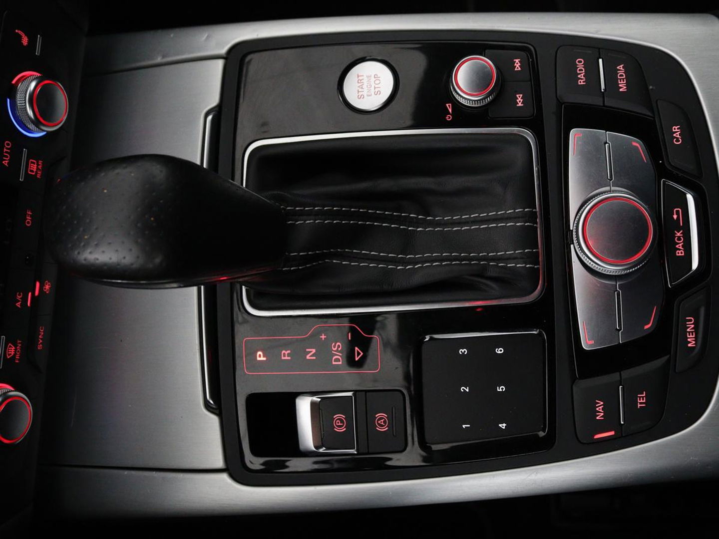 Audi A6 2.0 TFSI quattro S line | Stoelverwarming | Trekhaak | Leder/Alcantara | Camera | Navigatie | Achterbankverwarming | 20'' lichtmetalen velgen | Xenon | Parkeerhulp | Bluetooth