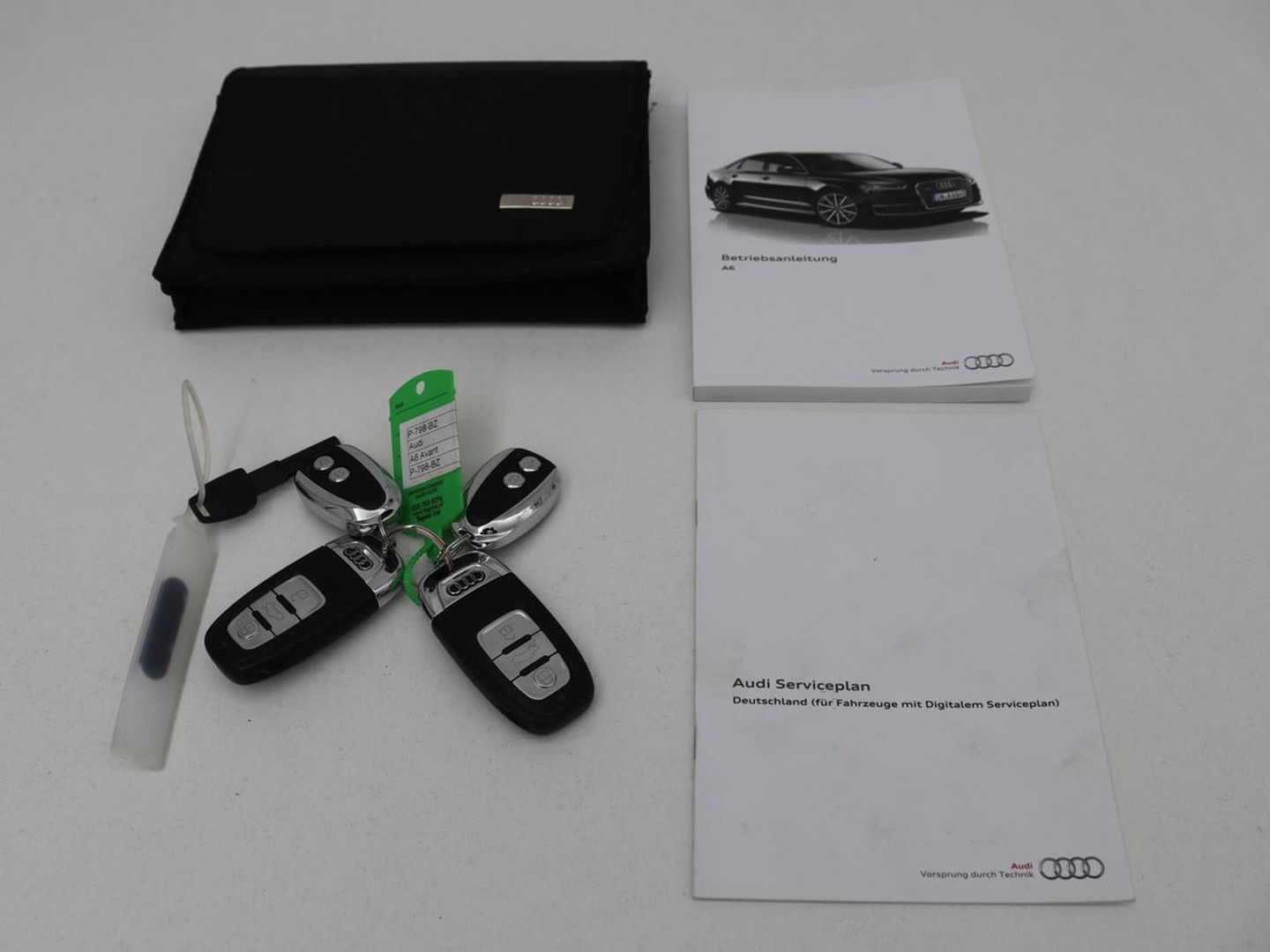 Audi A6 2.0 TFSI quattro S line | Stoelverwarming | Trekhaak | Leder/Alcantara | Camera | Navigatie | Achterbankverwarming | 20'' lichtmetalen velgen | Xenon | Parkeerhulp | Bluetooth