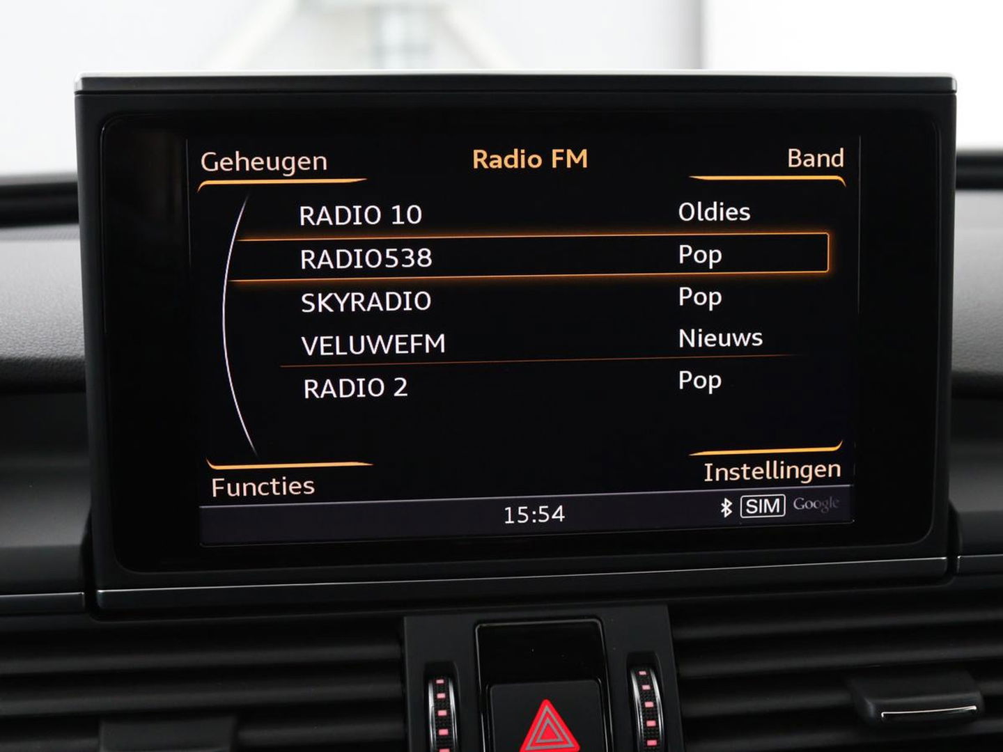 Audi A6 2.0 TFSI quattro S line | Stoelverwarming | Trekhaak | Leder/Alcantara | Camera | Navigatie | Achterbankverwarming | 20'' lichtmetalen velgen | Xenon | Parkeerhulp | Bluetooth