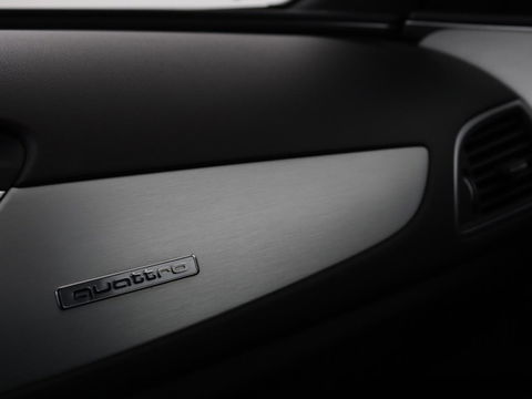 Audi A6 2.0 TFSI quattro S line | Stoelverwarming | Trekhaak | Leder/Alcantara | Camera | Navigatie | Achterbankverwarming | 20'' lichtmetalen velgen | Xenon | Parkeerhulp | Bluetooth