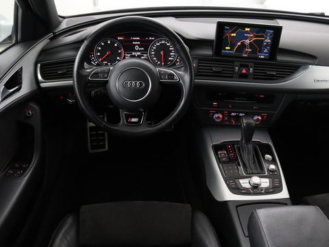 Audi A6 2.0 TFSI quattro S line | Stoelverwarming | Trekhaak | Leder/Alcantara | Camera | Navigatie | Achterbankverwarming | 20'' lichtmetalen velgen | Xenon | Parkeerhulp | Bluetooth