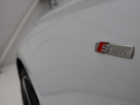 Audi A6 2.0 TFSI quattro S line | Stoelverwarming | Trekhaak | Leder/Alcantara | Camera | Navigatie | Achterbankverwarming | 20'' lichtmetalen velgen | Xenon | Parkeerhulp | Bluetooth