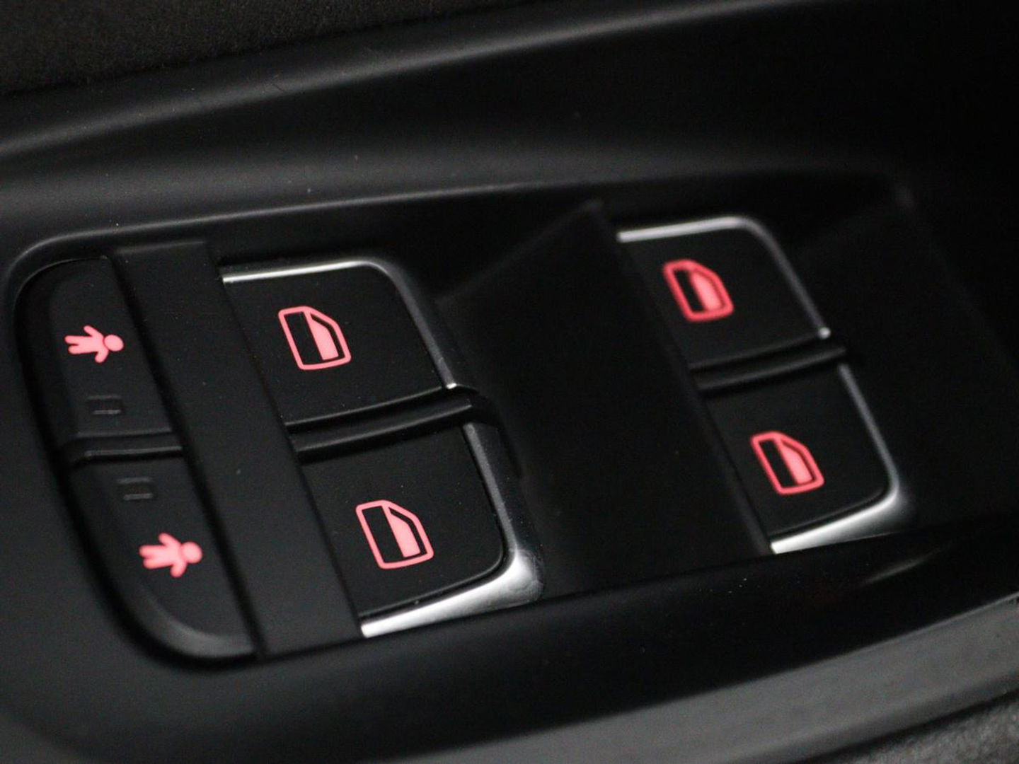 Audi A6 2.0 TFSI quattro S line | Stoelverwarming | Trekhaak | Leder/Alcantara | Camera | Navigatie | Achterbankverwarming | 20'' lichtmetalen velgen | Xenon | Parkeerhulp | Bluetooth