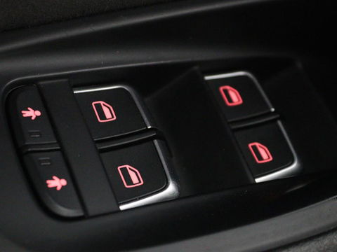 Audi A6 2.0 TFSI quattro S line | Stoelverwarming | Trekhaak | Leder/Alcantara | Camera | Navigatie | Achterbankverwarming | 20'' lichtmetalen velgen | Xenon | Parkeerhulp | Bluetooth