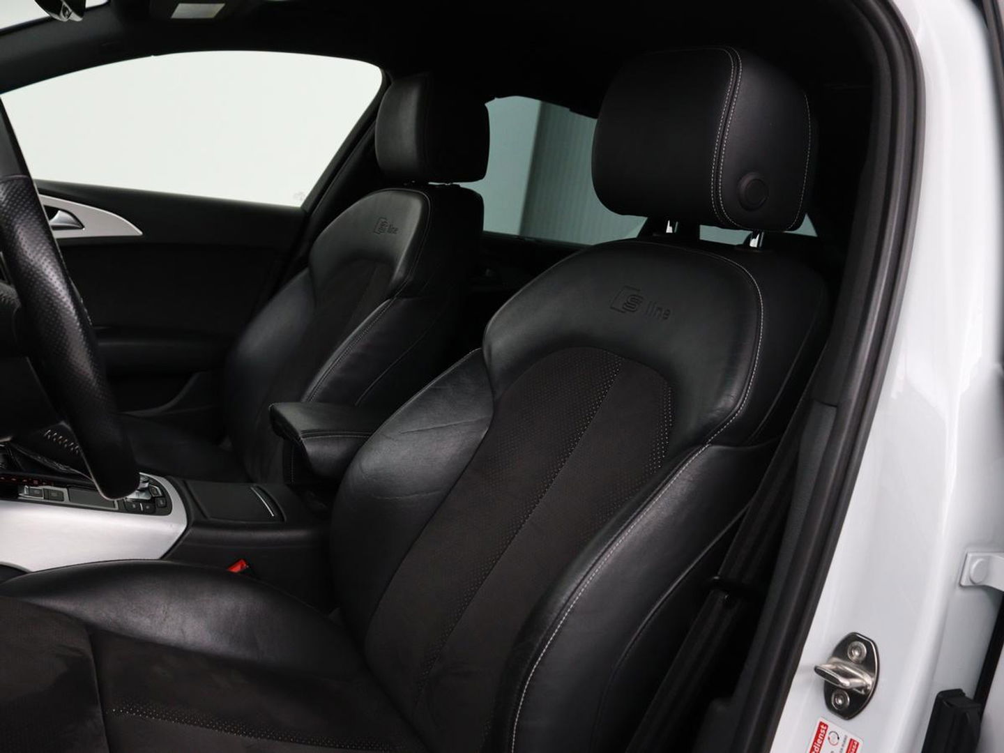 Audi A6 2.0 TFSI quattro S line | Stoelverwarming | Trekhaak | Leder/Alcantara | Camera | Navigatie | Achterbankverwarming | 20'' lichtmetalen velgen | Xenon | Parkeerhulp | Bluetooth