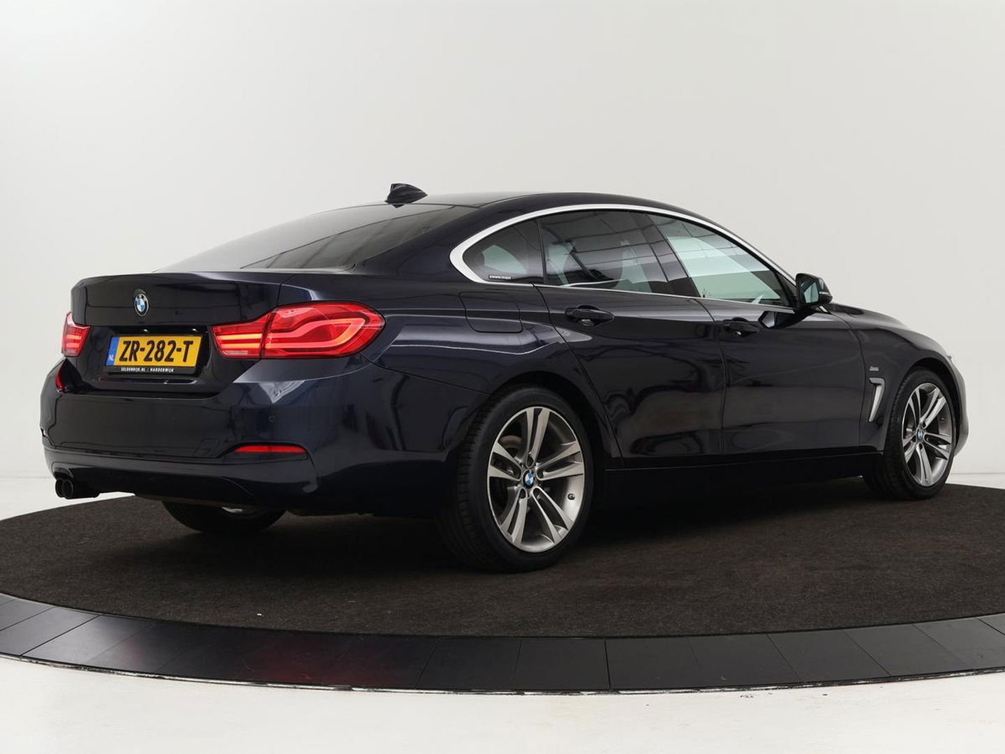BMW 4 Serie Gran Coupé 420i Sport Line | Stoelverwarming | Full LED | Sportstoelen | Bluetooth | Climate control | Parkeerhulp | Cruise control