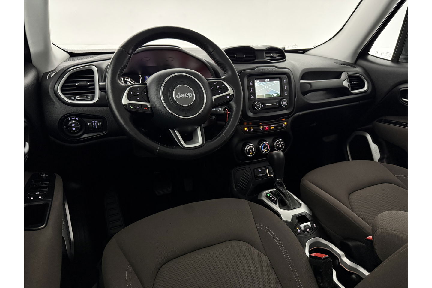 Jeep Renegade 1.4 MultiAir 141PK Airco Cruise Navigatie PDC 17"LMV Stoel/Stuurverwarming