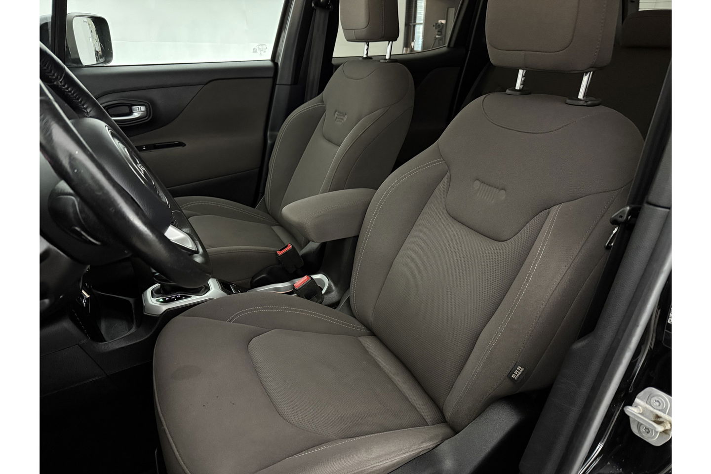 Jeep Renegade 1.4 MultiAir 141PK Airco Cruise Navigatie PDC 17"LMV Stoel/Stuurverwarming