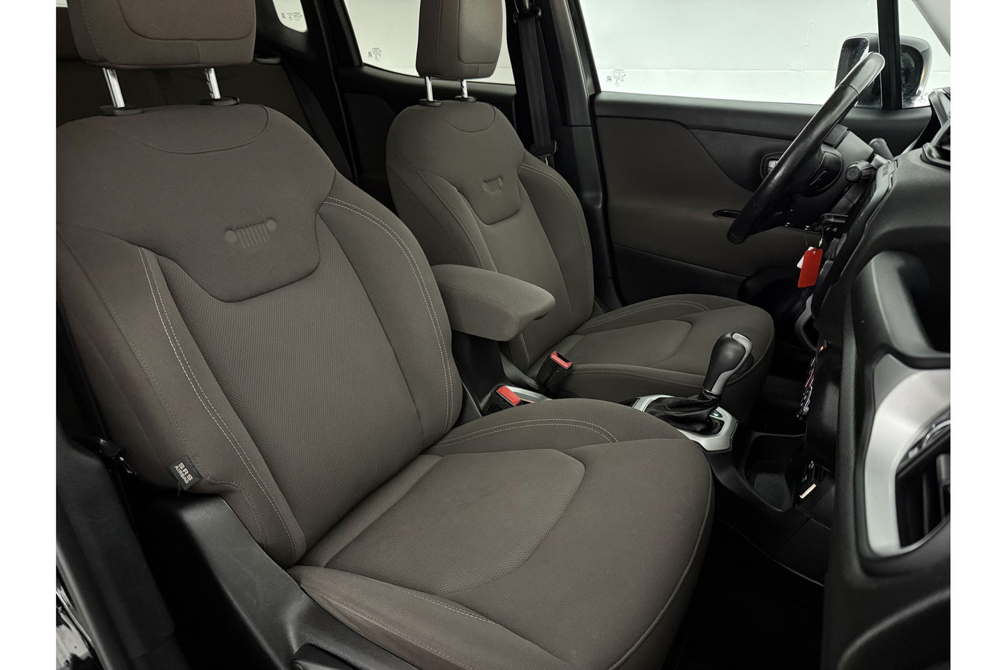 Jeep Renegade 1.4 MultiAir 141PK Airco Cruise Navigatie PDC 17"LMV Stoel/Stuurverwarming