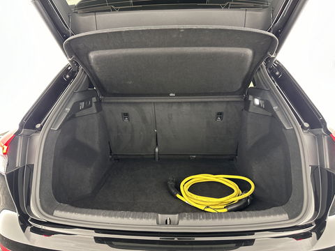 Audi Q4 e-tron 40 S edition 77 kWh S-Line-Sportpack [ 3-Fase ] (INCL-BTW) *HEAT-PUMP | LEATHER-FABRIC | MATRIX-LED | ADAPTIVE-CRUISE | AMBIENT-LIGHT | DIGI-COCKPIT | AUDI-SOUND | DAB+ | KEYLESS | SHIFT-PADDLES | CAMERA | HEATED-SPORTSEATS | 20''ALU*
