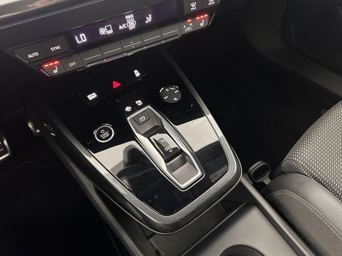 Audi Q4 e-tron 40 S edition 77 kWh S-Line-Sportpack [ 3-Fase ] (INCL-BTW) *HEAT-PUMP | LEATHER-FABRIC | MATRIX-LED | ADAPTIVE-CRUISE | AMBIENT-LIGHT | DIGI-COCKPIT | AUDI-SOUND | DAB+ | KEYLESS | SHIFT-PADDLES | CAMERA | HEATED-SPORTSEATS | 20''ALU*