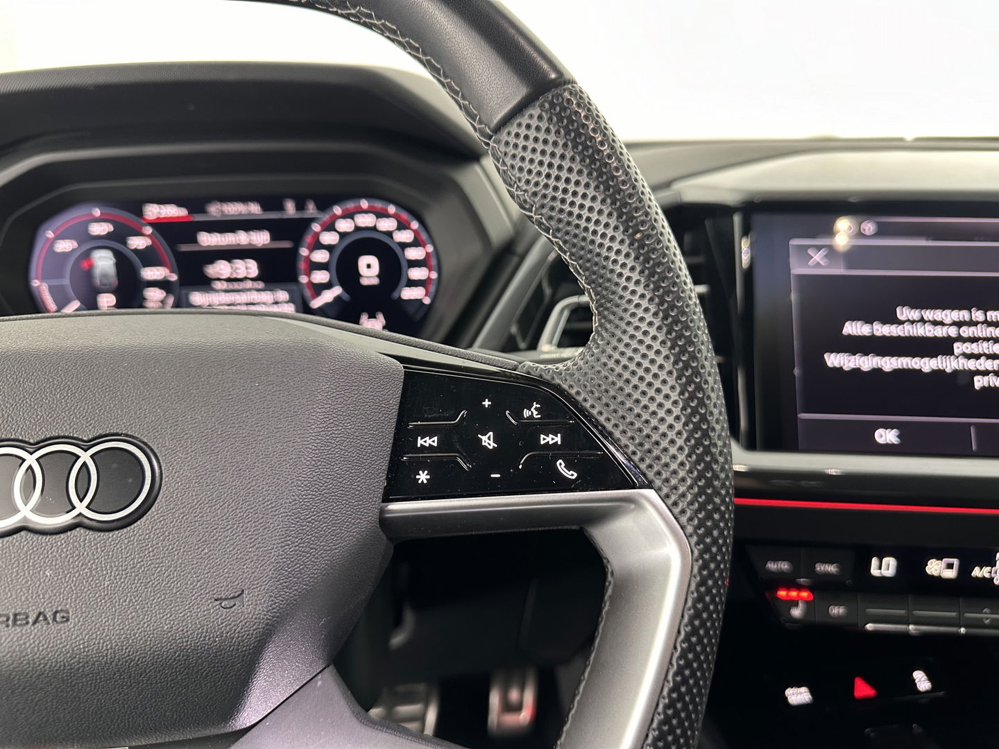 Audi Q4 e-tron 40 S edition 77 kWh S-Line-Sportpack [ 3-Fase ] (INCL-BTW) *HEAT-PUMP | LEATHER-FABRIC | MATRIX-LED | ADAPTIVE-CRUISE | AMBIENT-LIGHT | DIGI-COCKPIT | AUDI-SOUND | DAB+ | KEYLESS | SHIFT-PADDLES | CAMERA | HEATED-SPORTSEATS | 20''ALU*