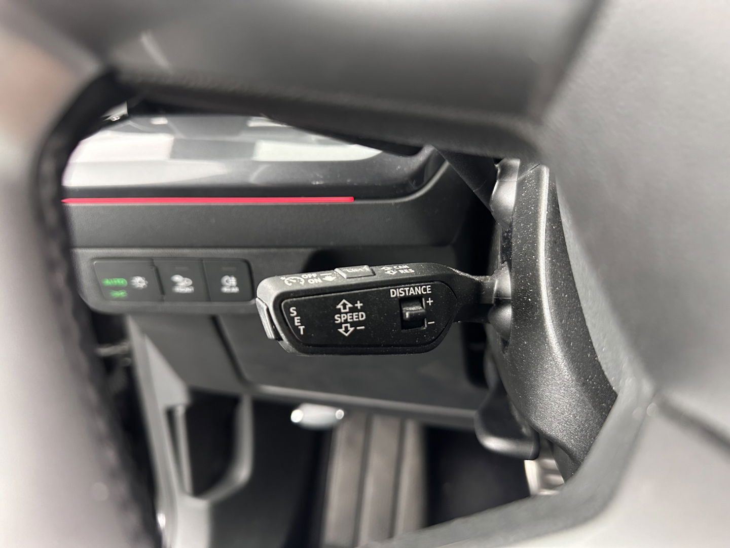 Audi Q4 e-tron 40 S edition 77 kWh S-Line-Sportpack [ 3-Fase ] (INCL-BTW) *HEAT-PUMP | LEATHER-FABRIC | MATRIX-LED | ADAPTIVE-CRUISE | AMBIENT-LIGHT | DIGI-COCKPIT | AUDI-SOUND | DAB+ | KEYLESS | SHIFT-PADDLES | CAMERA | HEATED-SPORTSEATS | 20''ALU*