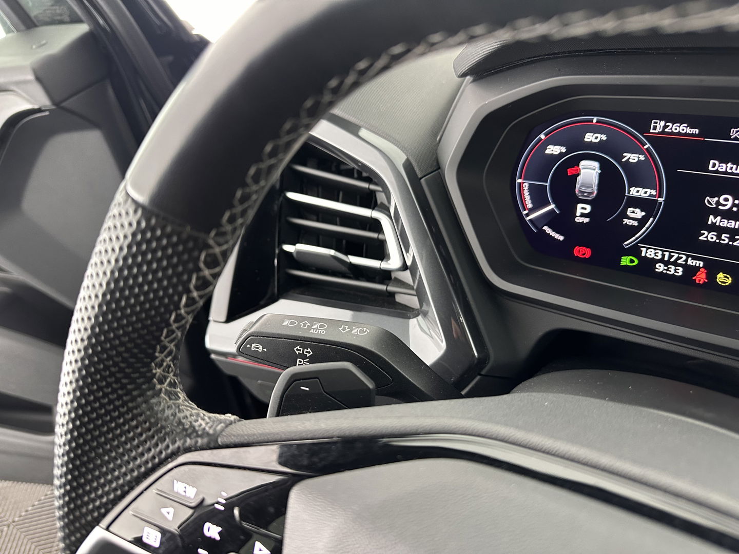 Audi Q4 e-tron 40 S edition 77 kWh S-Line-Sportpack [ 3-Fase ] (INCL-BTW) *HEAT-PUMP | LEATHER-FABRIC | MATRIX-LED | ADAPTIVE-CRUISE | AMBIENT-LIGHT | DIGI-COCKPIT | AUDI-SOUND | DAB+ | KEYLESS | SHIFT-PADDLES | CAMERA | HEATED-SPORTSEATS | 20''ALU*
