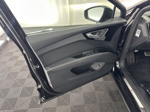 Audi Q4 e-tron 40 S edition 77 kWh S-Line-Sportpack [ 3-Fase ] (INCL-BTW) *HEAT-PUMP | LEATHER-FABRIC | MATRIX-LED | ADAPTIVE-CRUISE | AMBIENT-LIGHT | DIGI-COCKPIT | AUDI-SOUND | DAB+ | KEYLESS | SHIFT-PADDLES | CAMERA | HEATED-SPORTSEATS | 20''ALU*