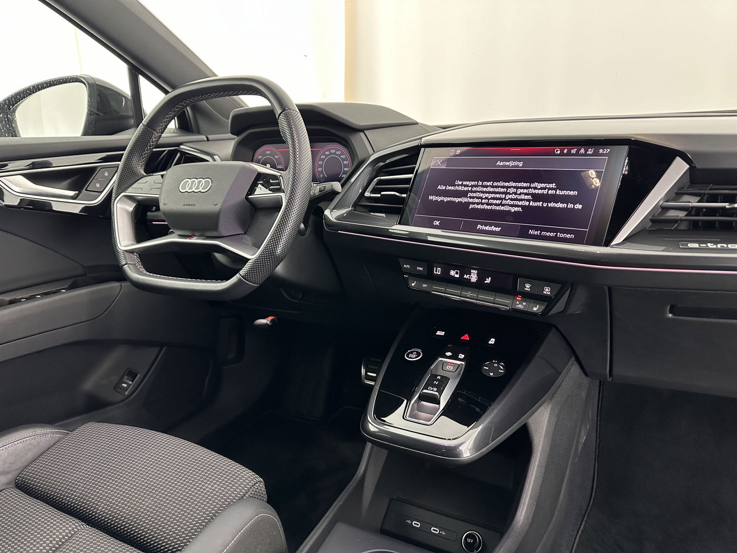 Audi Q4 e-tron 40 S edition 77 kWh S-Line-Sportpack [ 3-Fase ] (INCL-BTW) *HEAT-PUMP | LEATHER-FABRIC | MATRIX-LED | ADAPTIVE-CRUISE | AMBIENT-LIGHT | DIGI-COCKPIT | AUDI-SOUND | DAB+ | KEYLESS | SHIFT-PADDLES | CAMERA | HEATED-SPORTSEATS | 20''ALU*