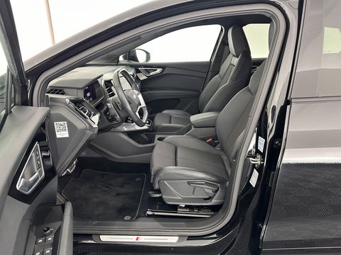 Audi Q4 e-tron 40 S edition 77 kWh S-Line-Sportpack [ 3-Fase ] (INCL-BTW) *HEAT-PUMP | LEATHER-FABRIC | MATRIX-LED | ADAPTIVE-CRUISE | AMBIENT-LIGHT | DIGI-COCKPIT | AUDI-SOUND | DAB+ | KEYLESS | SHIFT-PADDLES | CAMERA | HEATED-SPORTSEATS | 20''ALU*
