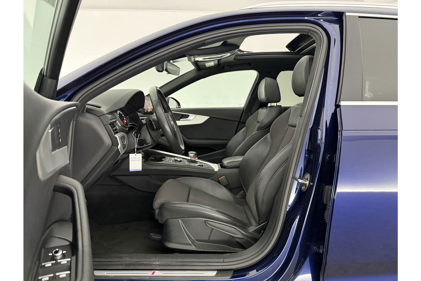 Audi A4 35 TFSI 150PK S-line Pano LED Clima Cruise Navigatie 18"LMV Parkeersensoren
