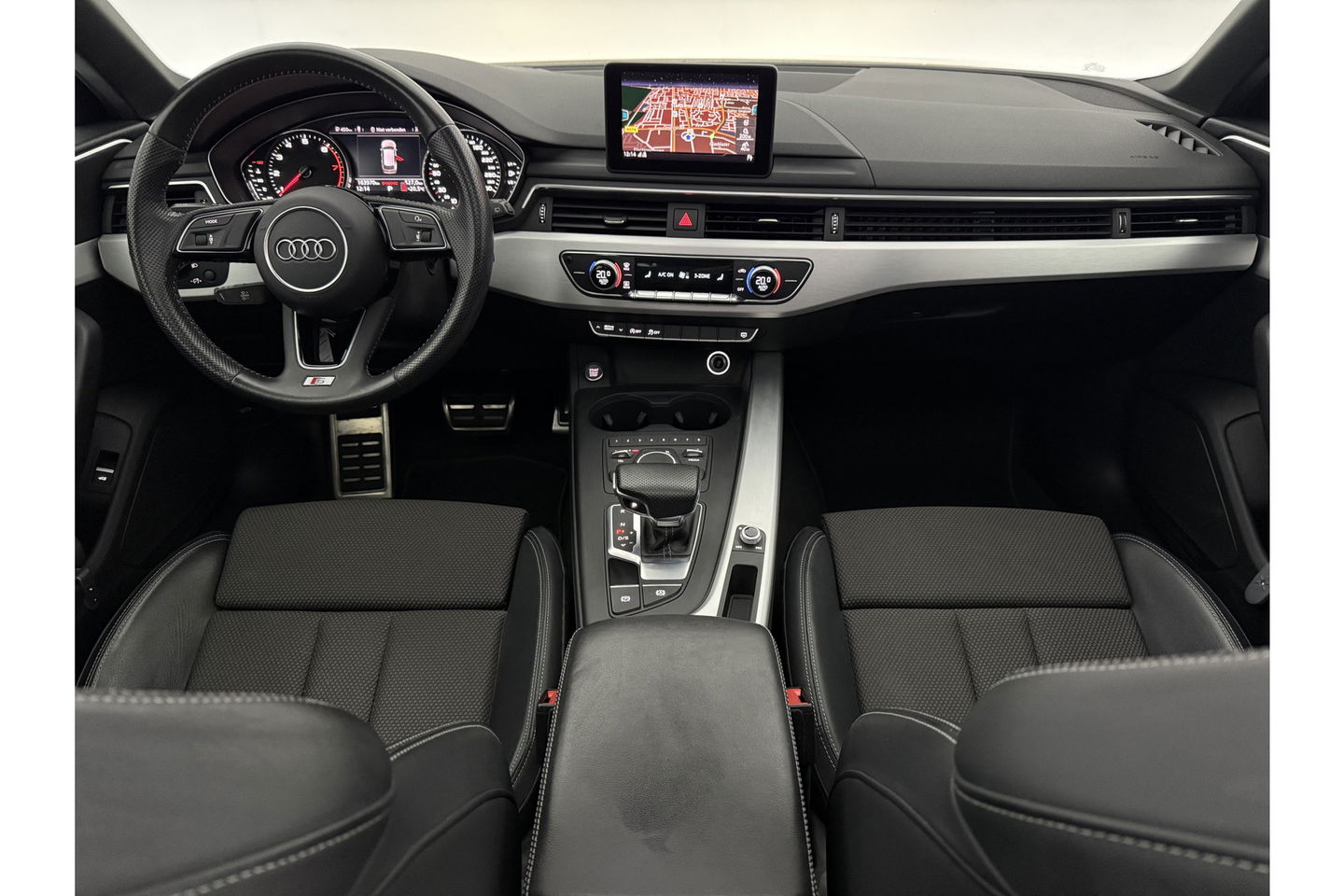 Audi A4 35 TFSI 150PK S-line Pano LED Clima Cruise Navigatie 18"LMV Parkeersensoren
